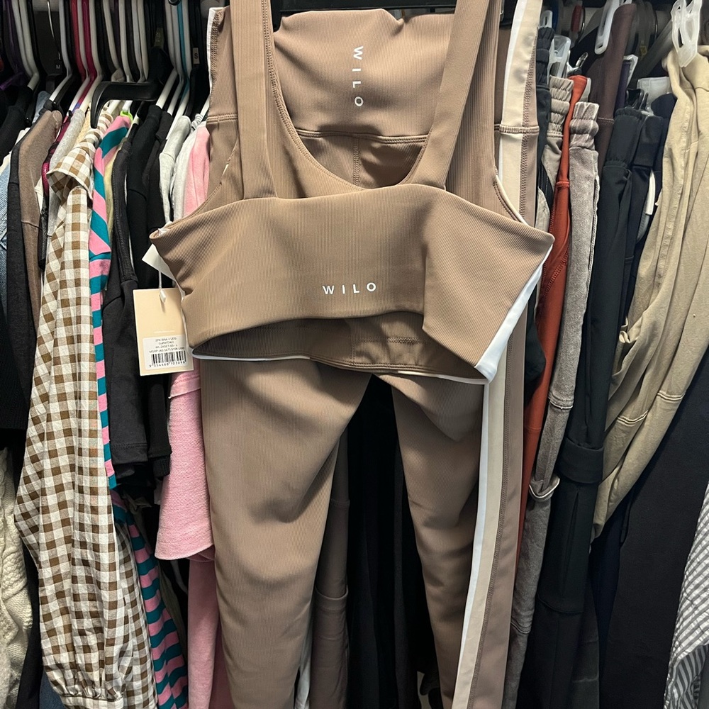 WILO Women's Taupe Track Pants & Sports Bra Set